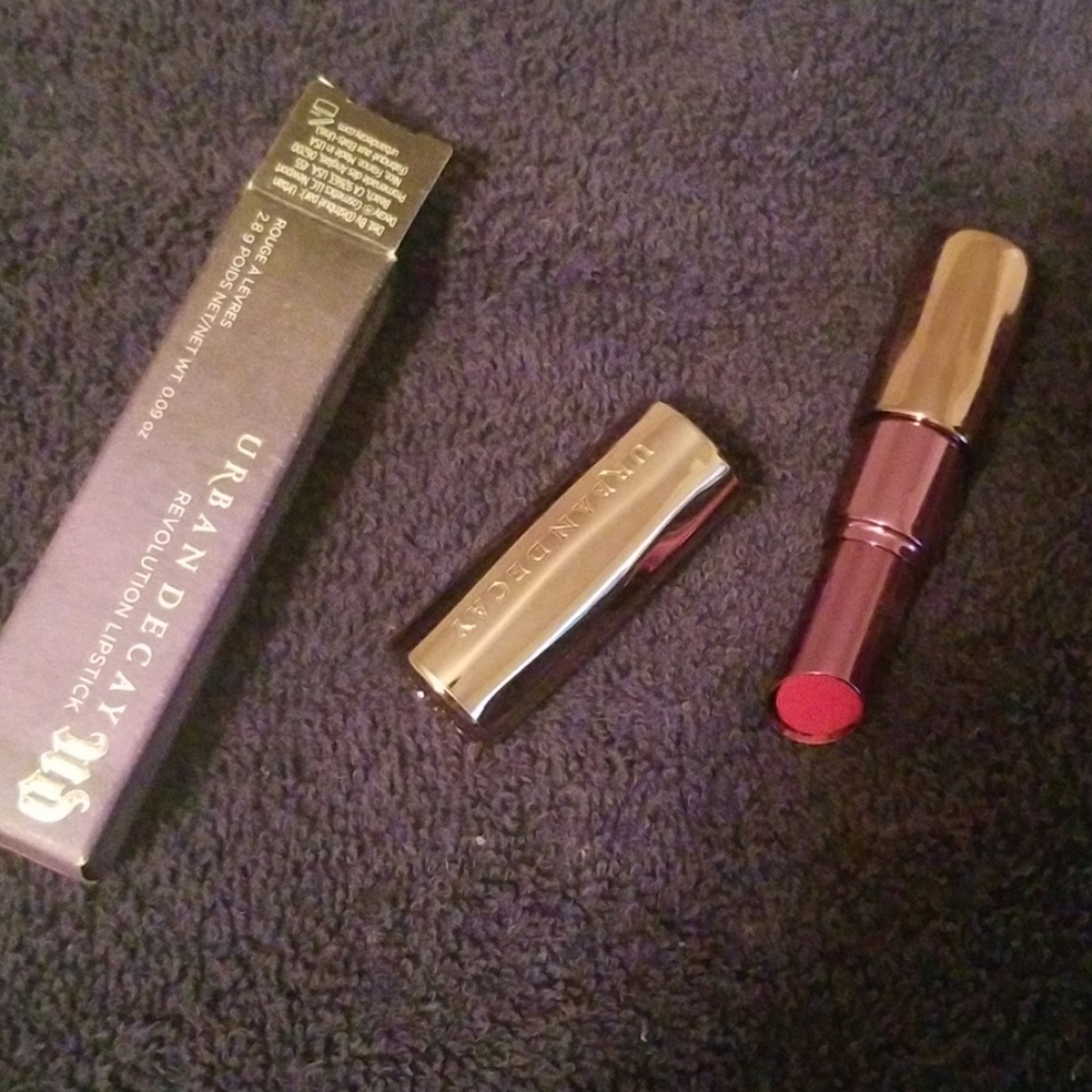 Urban decay revolution lipstick 69